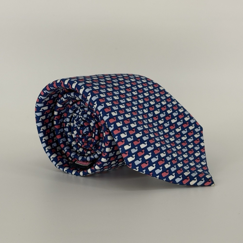 VINEYARD VINES MADE IN U.S.A. LIGHT BLUE/RED/WHITE WHALE MOTIF TIE DESIGNER TIE